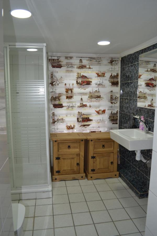 Hotel Altes Faehrhaus 뒤스부르크 외부 사진